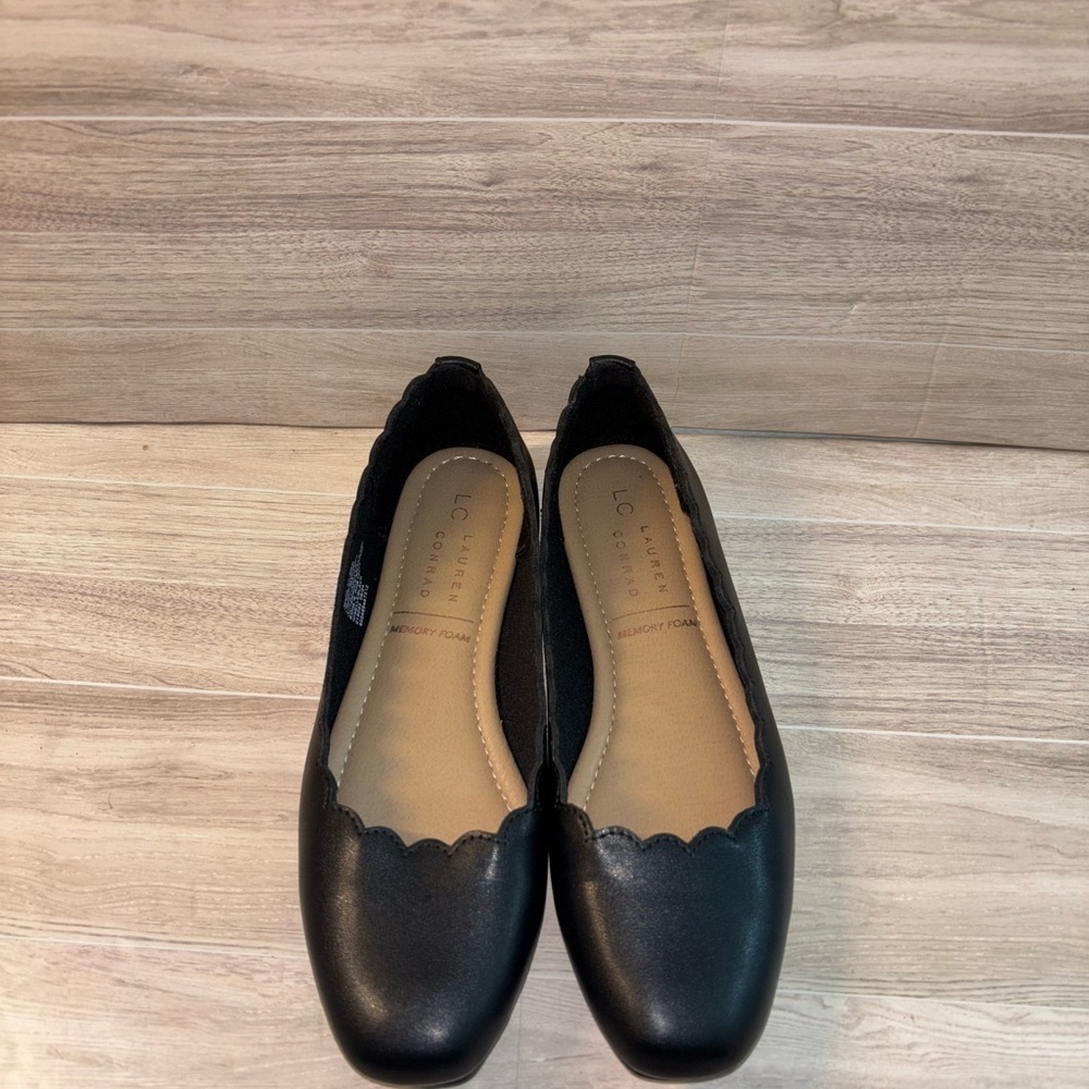 Lauren Conrad Black Scalloped Flats